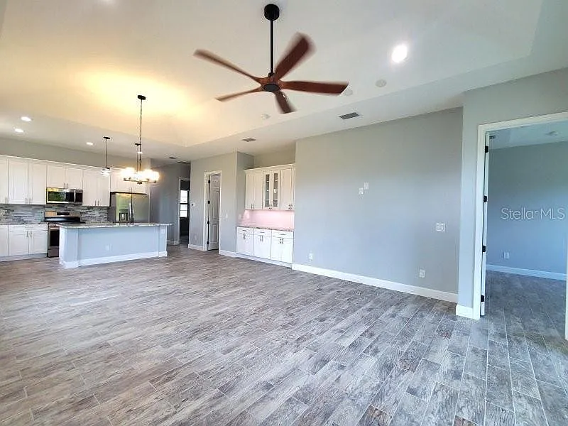 3 bed, 2.0 bath, 1657 sqft, $2,300 — Photo 4