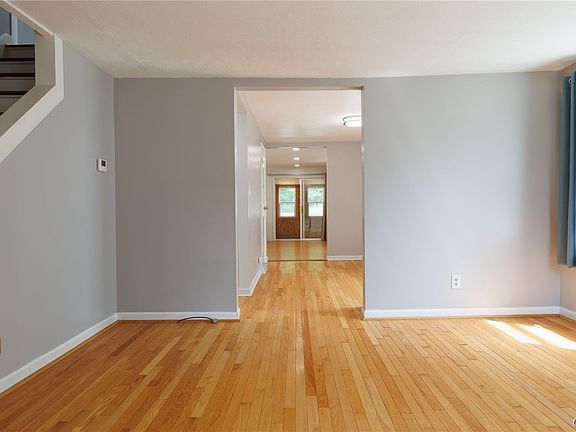 5th image of 332 Butterfield Ave