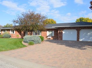 140 Benson Dr, Lewiston, MN 55952