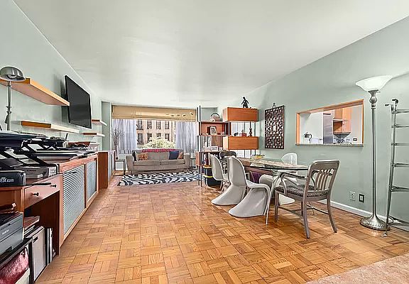 2nd image of 340 E 64th St APT 3K