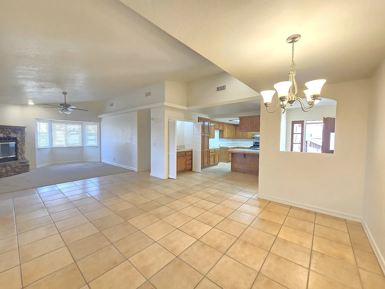 4 bed, 1796 sqft, $2,175 — Photo 3