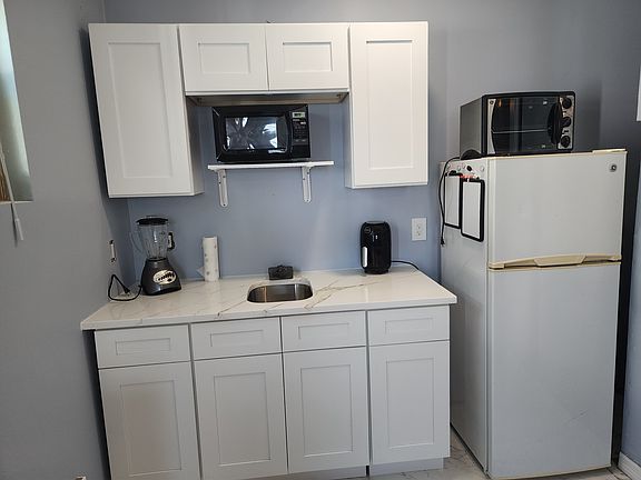 3rd image of 5816 Liverpool Dr #B