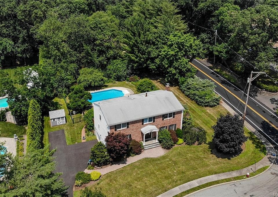 1st image of 2 Hamden Heights Ct