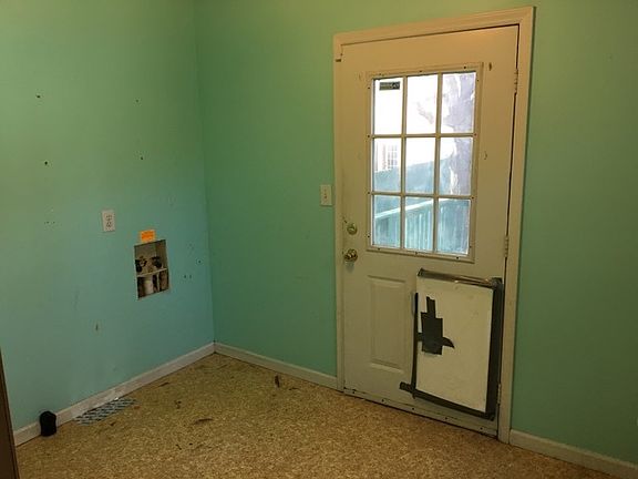 4th image of 109 SE 12th St