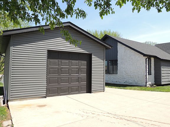 5th image of 282 W Santee Dr