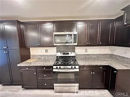 3 bed, 2.5 bath, 2162 sqft, $3,200 — Photo 2