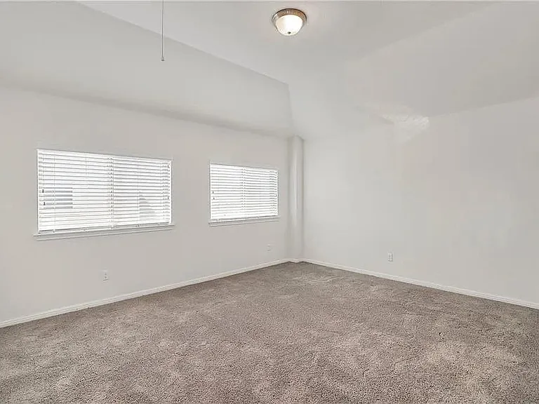 541 Palmilla St — Photo 11