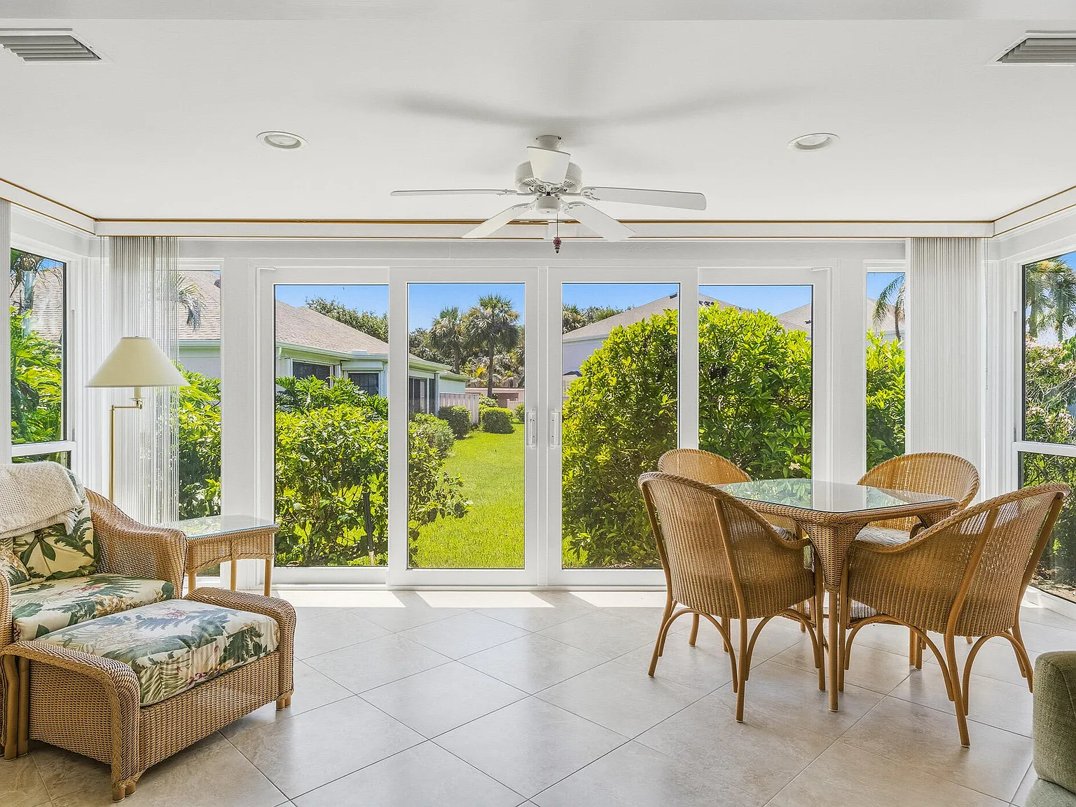 2 bed, 2.0 bath, 2100 sqft, $10,000 — Photo 2