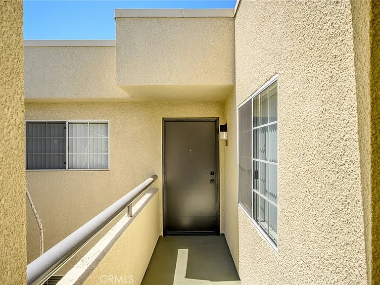 5565 Canoga Ave #307 — Photo 4