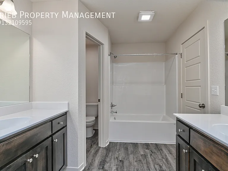 10328 Farrow Ave #6 — Photo 25
