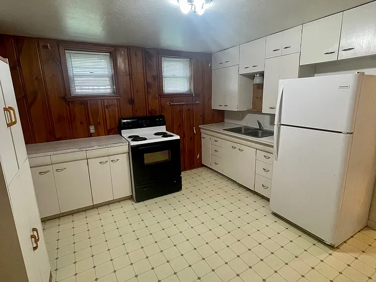 929 Avenue C #1 — Photo 7