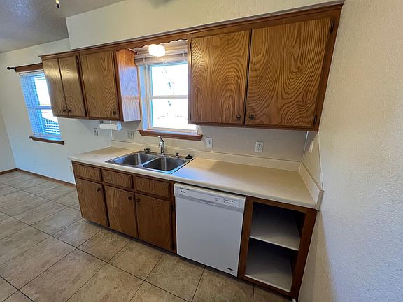 2nd image of 536 Sue Ln