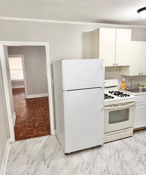 27 Main St E #207 — Photo 8