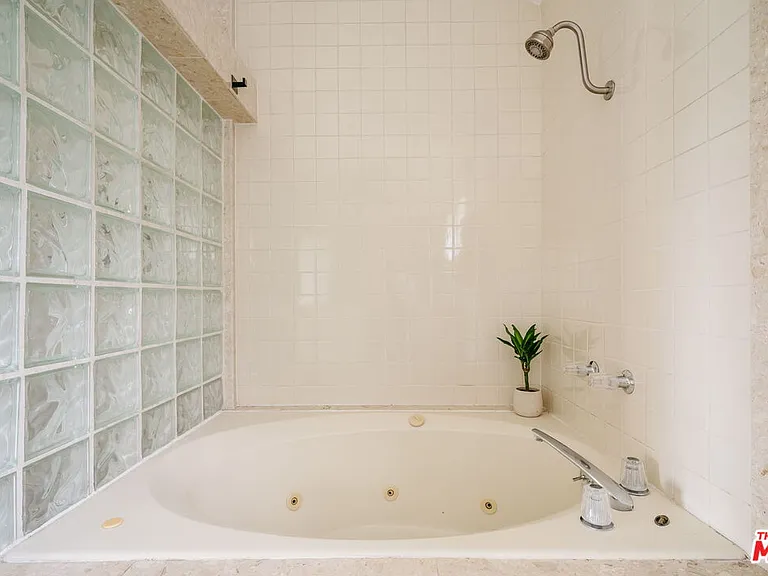 728 Montecito Dr — Photo 22