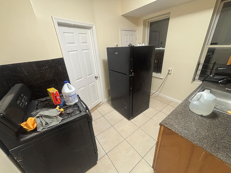 1st image of 154 Bergen Ave #5