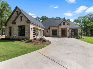 122 Colonial Dr, Mabank, TX 75156