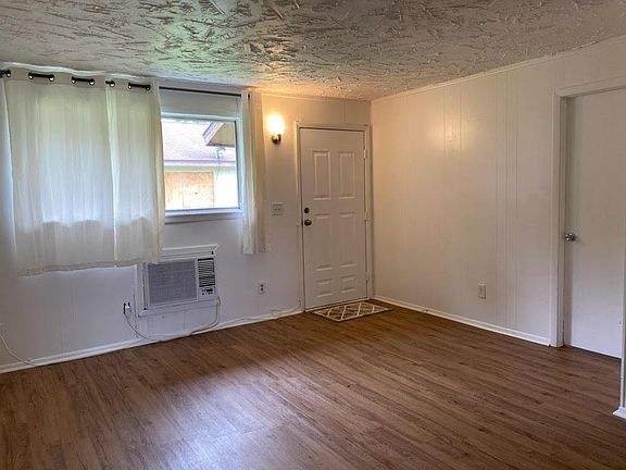 4th image of 3213 Jeffcott St #3