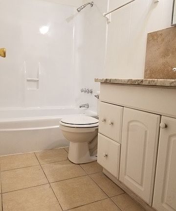 3rd image of 4819 Village Vw