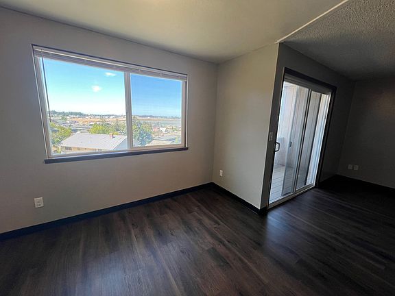 4th image of 2181-2191 Hamilton Ave #6