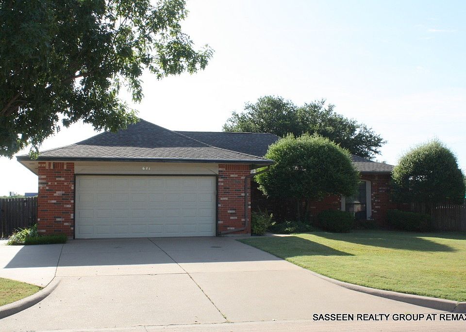 1st image of 601 NW Waterford Dr