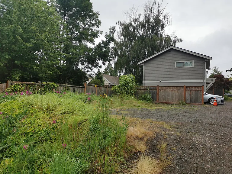 Private parking lot right behind the house.