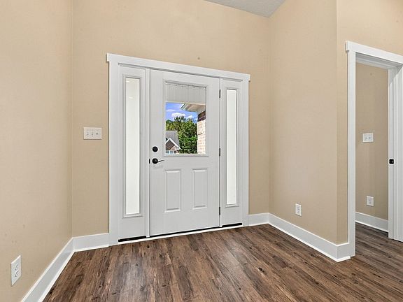 4th image of 117 Old English Dr.