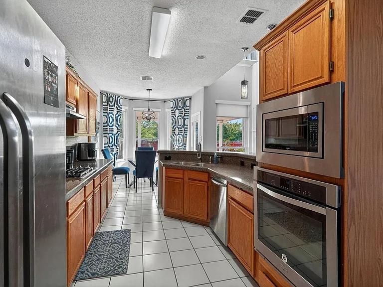 5825 Rockport Ln — Photo 13