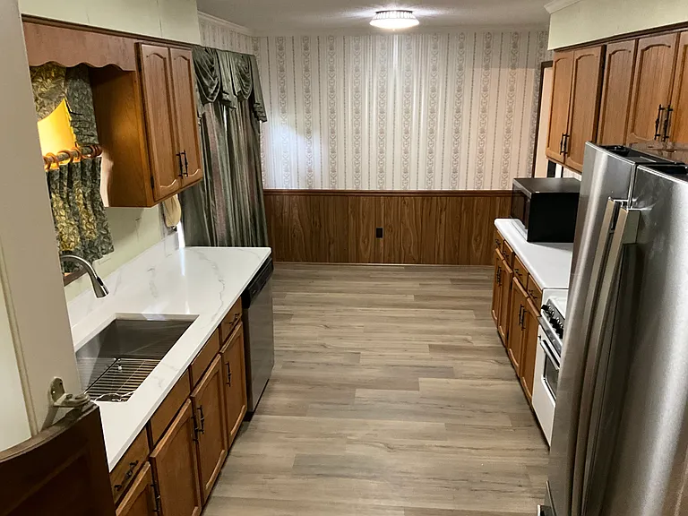 Eat-In Kitchen