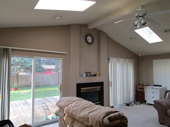 4th image of 8363 Carriage Hill Dr