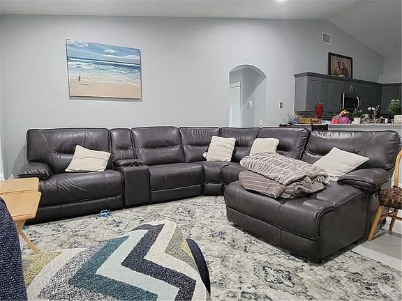 2nd image of 918 NW Bayshore Blvd