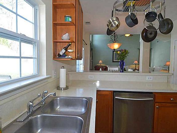 4th image of 2037 Gravenhurst Dr