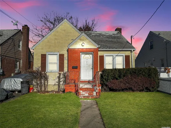 986 Fenworth Boulevard, Franklin Square, NY 11010