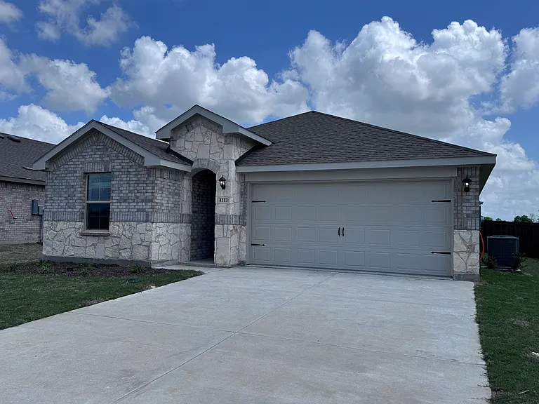4113 Limestone Bluff Dr — Photo 1
