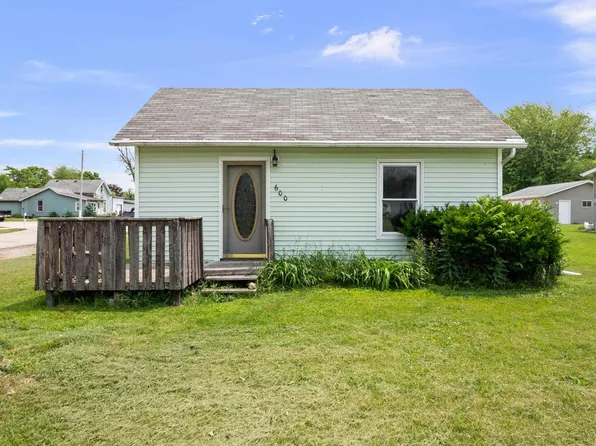 600 1st Ave, Sherrard, IL 61281