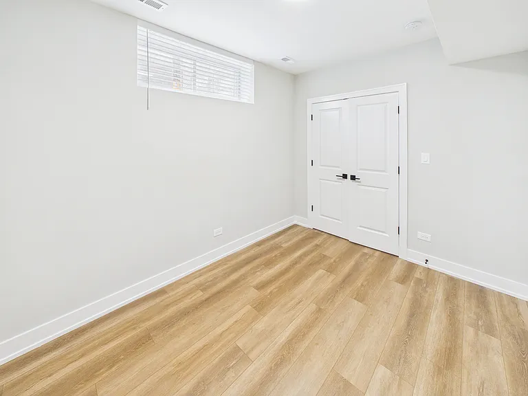 2142 S Fairfield Ave — Photo 15