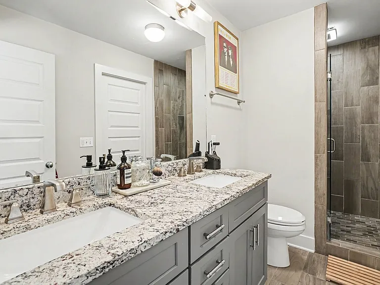 611B Waco Dr — Photo 13