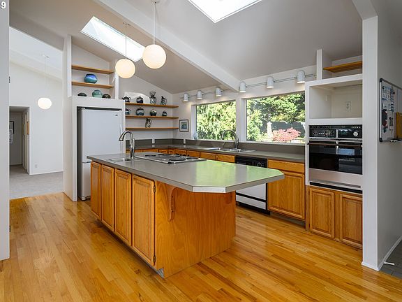 4th image of 801 McLean Dr