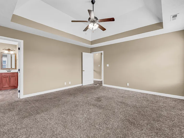 563 Falkland Cir — Photo 19