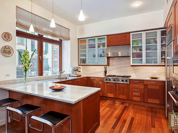 3rd image of 138-142 Reade St Floor 2