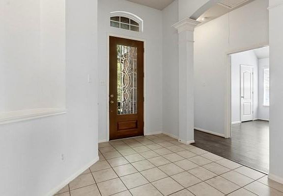 5th image of 118 Emerald Loch Ln