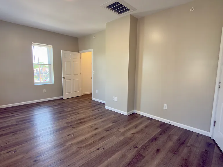 801 W Broad St #4 — Photo 6