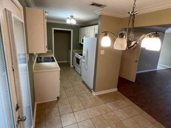 3rd image of 9500 Highway 165 S APT 3