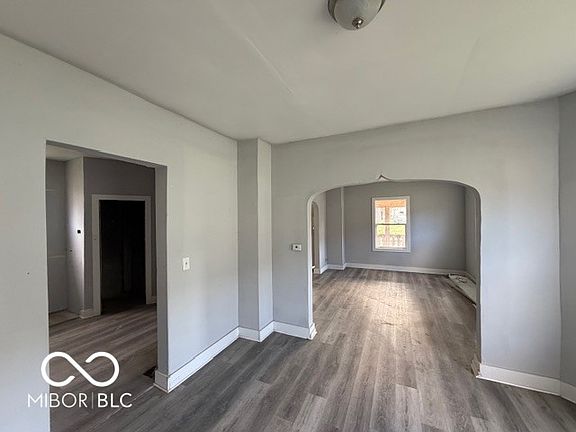 4th image of 1048 N Mount St