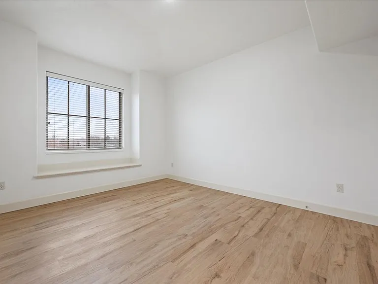 1043 N 920th St W — Photo 23