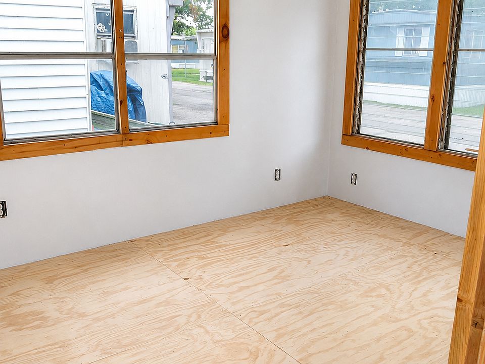 2nd image of 425 Monroe Ave #34