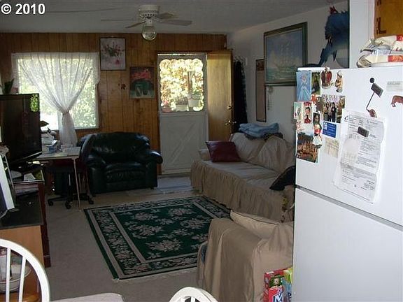 3rd image of 1822 SE Alder St