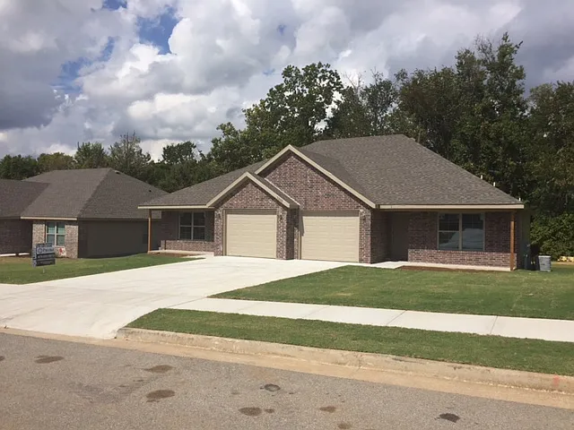 3102 SW Amberwood Ave - 1 — Photo 2