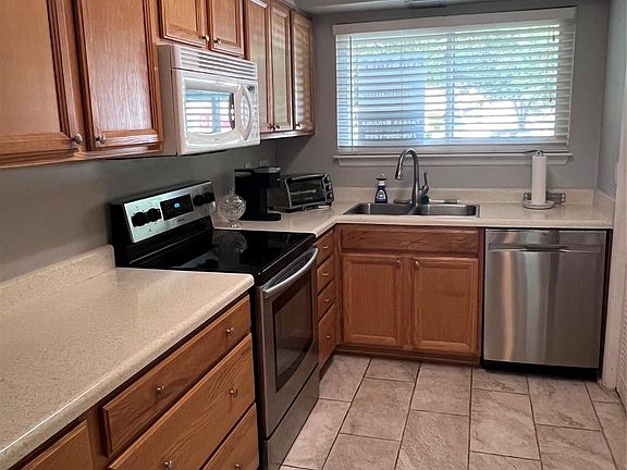 3rd image of 1050 Sardis Cove Dr