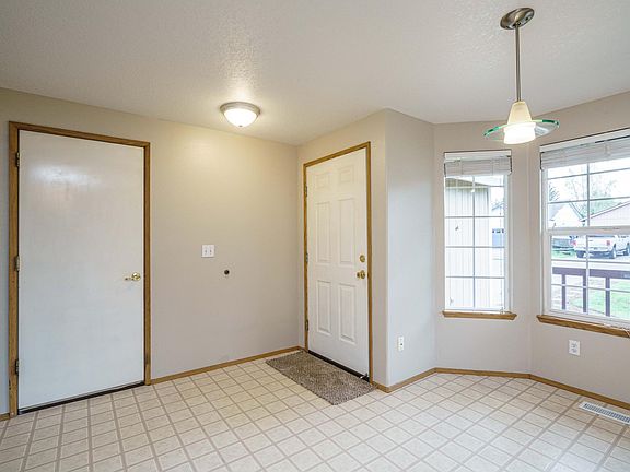 4th image of 16001 NE 77th Cir