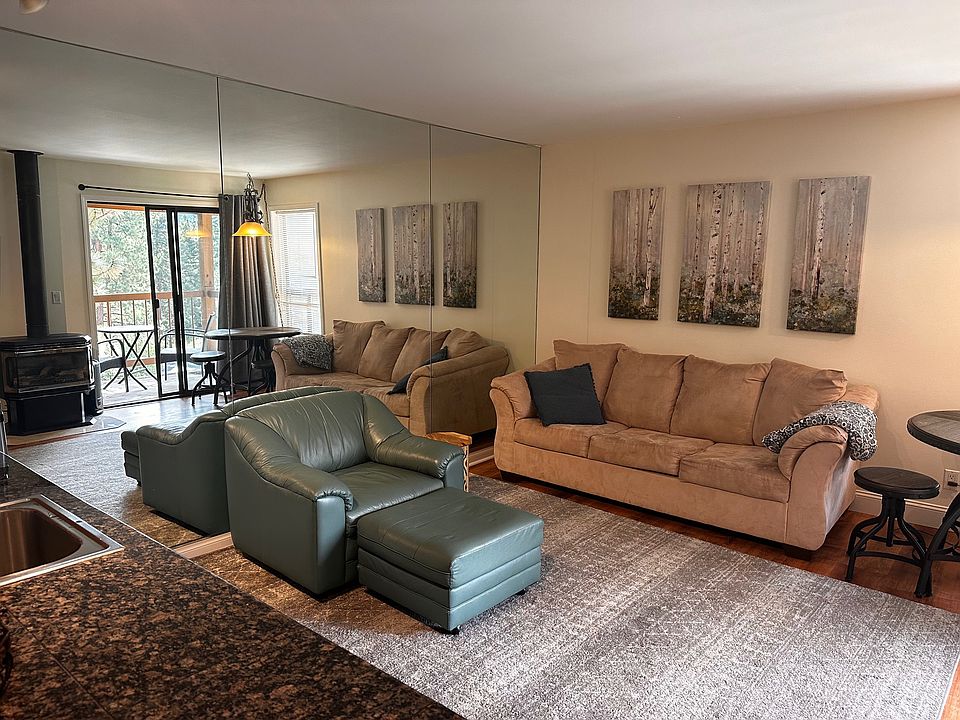 Living Area with pull-out sofa